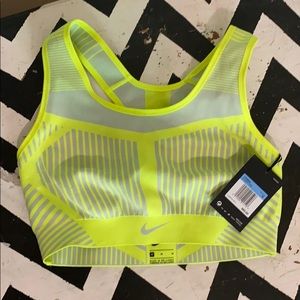NWT Nike flyknit sports bra